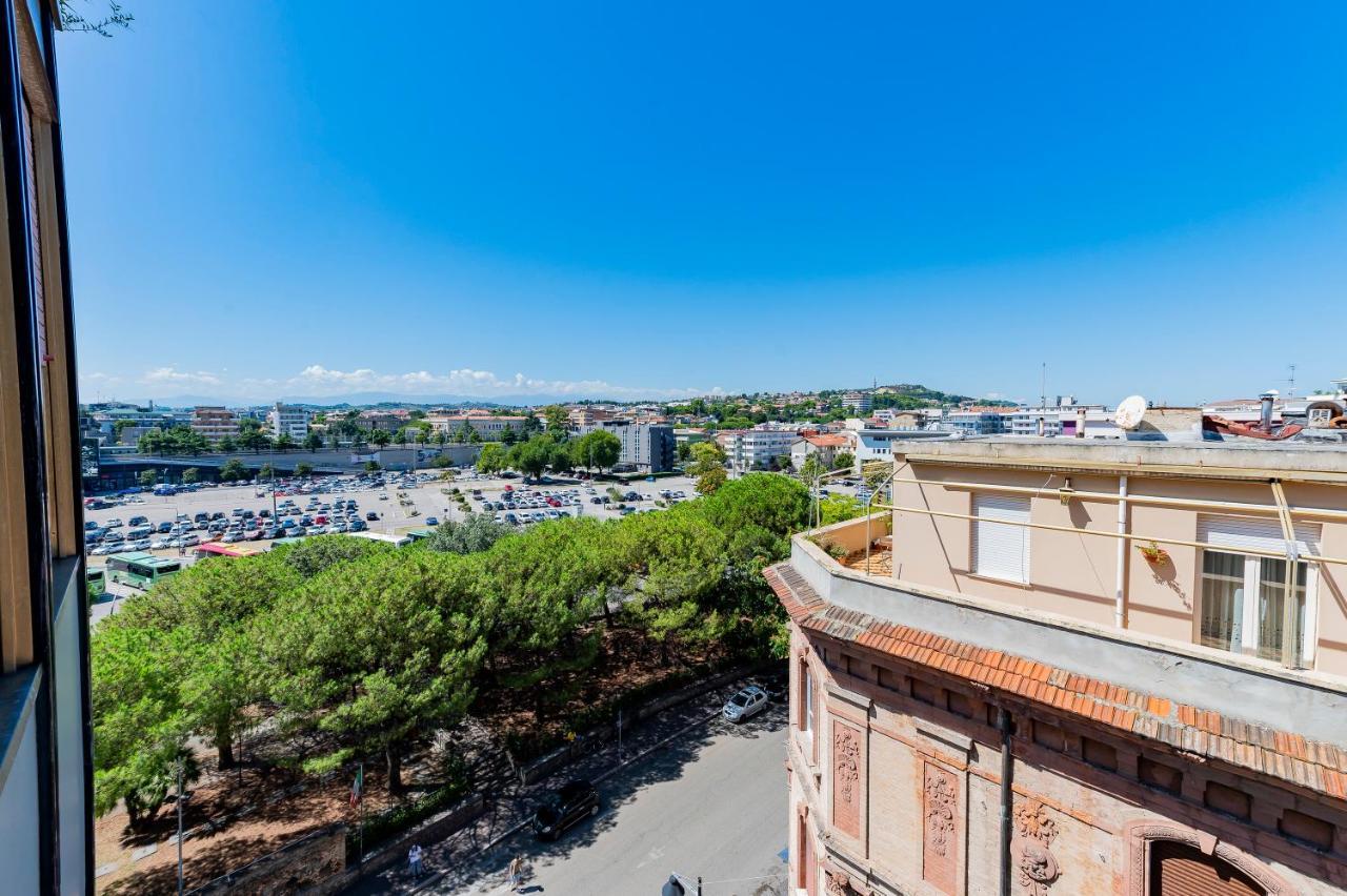 Piazza Salotto & Stazione Comfy Apartment Pescara Buitenkant foto